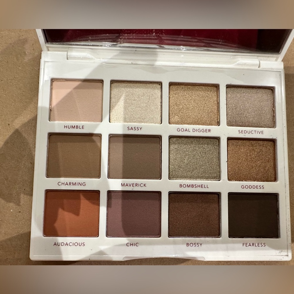 Persona Identity Palette BNIB - Picture 2 of 2